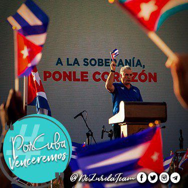 Por la patria socialista y mi bandera de la estrella solitaria, con Fidel y <a href="/DiazCanelB/">Miguel Díaz-Canel Bermúdez</a>. Vamos bien Camilo. Hasta la Victoria Siempre Che!
#CubaVive #HéroesDeLaSalud
<a href="/cubacooperaven/">Brigada Médica Cubana en Venezuela</a> <a href="/MINSAPCuba/">Ministerio de Salud Pública de Cuba</a>