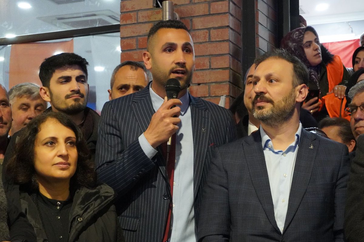 omeratilla34's tweet photo. 📍Merkez Mahallesi Seçim İrtibat Bürosu 

Açılışına Milletvekili Adayımız @nbciftcioglu Belediye Başkanımız @MevlutOztekin İlçe Başkanımız @DrSerkanCntrk Skm Başkanımız @erkanyildirim76 Ve Tüm Kademe Değerli Teşkilatımızla Birlikte Açılışını Gerçekleştirdik.

@osmannnurika https://t.co/gu5S19ATQR