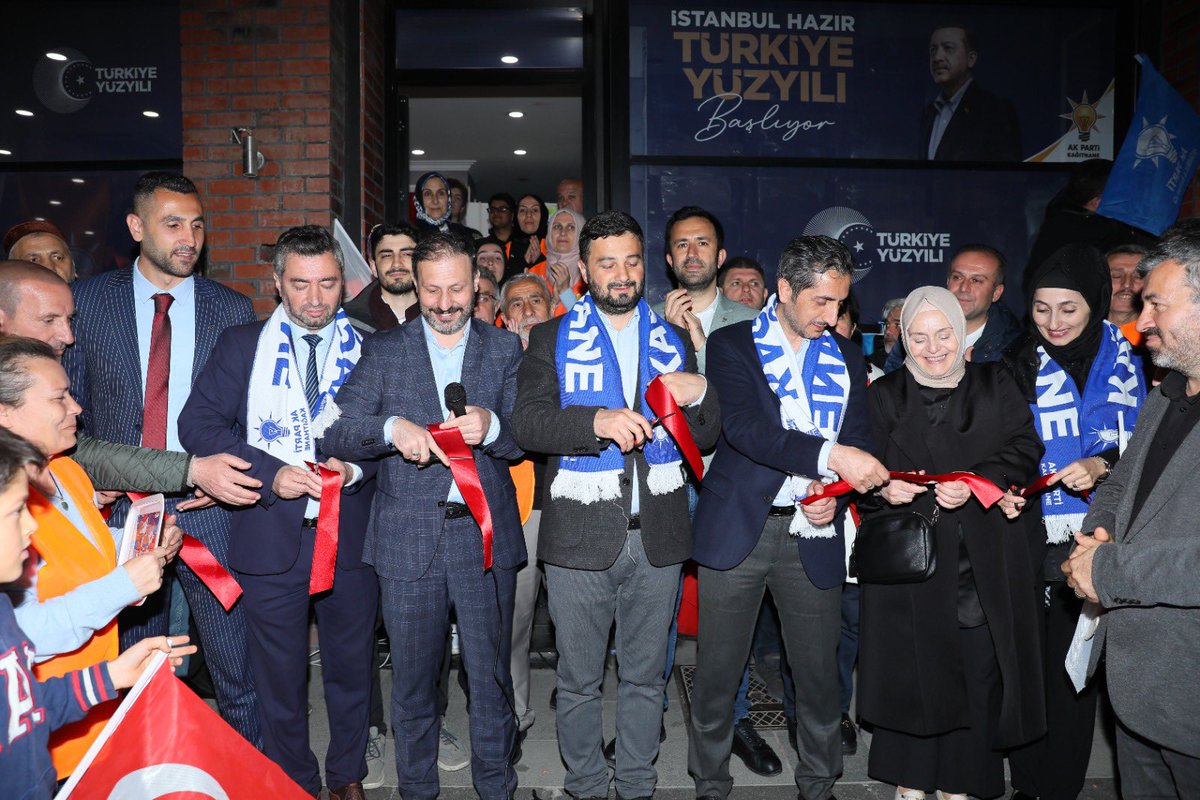 omeratilla34's tweet photo. 📍Merkez Mahallesi Seçim İrtibat Bürosu 

Açılışına Milletvekili Adayımız @nbciftcioglu Belediye Başkanımız @MevlutOztekin İlçe Başkanımız @DrSerkanCntrk Skm Başkanımız @erkanyildirim76 Ve Tüm Kademe Değerli Teşkilatımızla Birlikte Açılışını Gerçekleştirdik.

@osmannnurika https://t.co/gu5S19ATQR