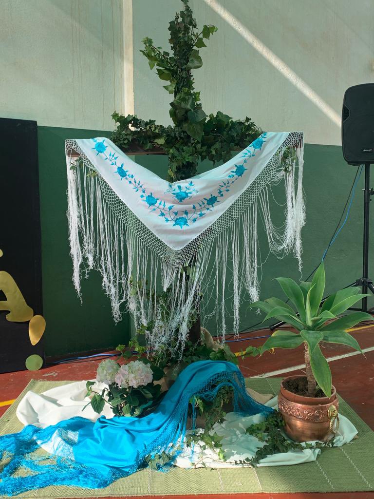 SJObrero's tweet photo. 🔔 DIA DEL PATRÓN 
La Comunidad Educativa del Colegio San José Obrero hoy está de fiesta. 
Celebramos el Día del Patrón y comenzamos la mañana celebrando una Eucaristía en familia. 
“Feliz día todos” 
#ColegiosDiocesanos
#ECOaulaFV https://t.co/yIelImgpeu