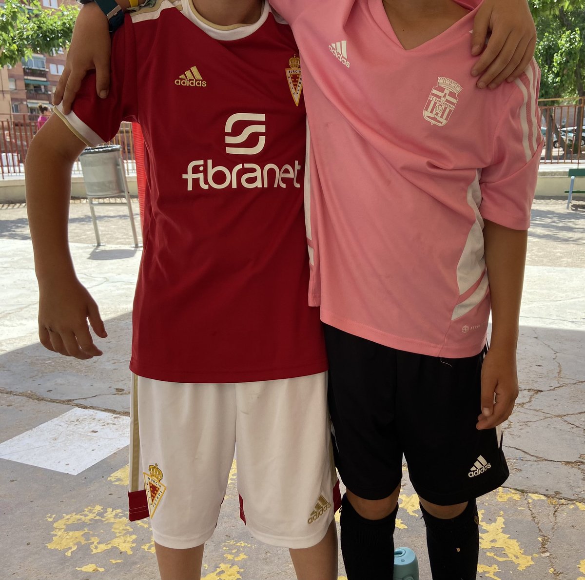 No hay rivalidades en el <a href="/CBMMarianoAroca/">CEIP Mariano Aroca López</a>. Puedes ser del <a href="/realmurciacfsad/">Real Murcia CF</a> o del <a href="/FCCartagena_efs/">FC Cartagena</a>, no pasa nada. #herewegoagain