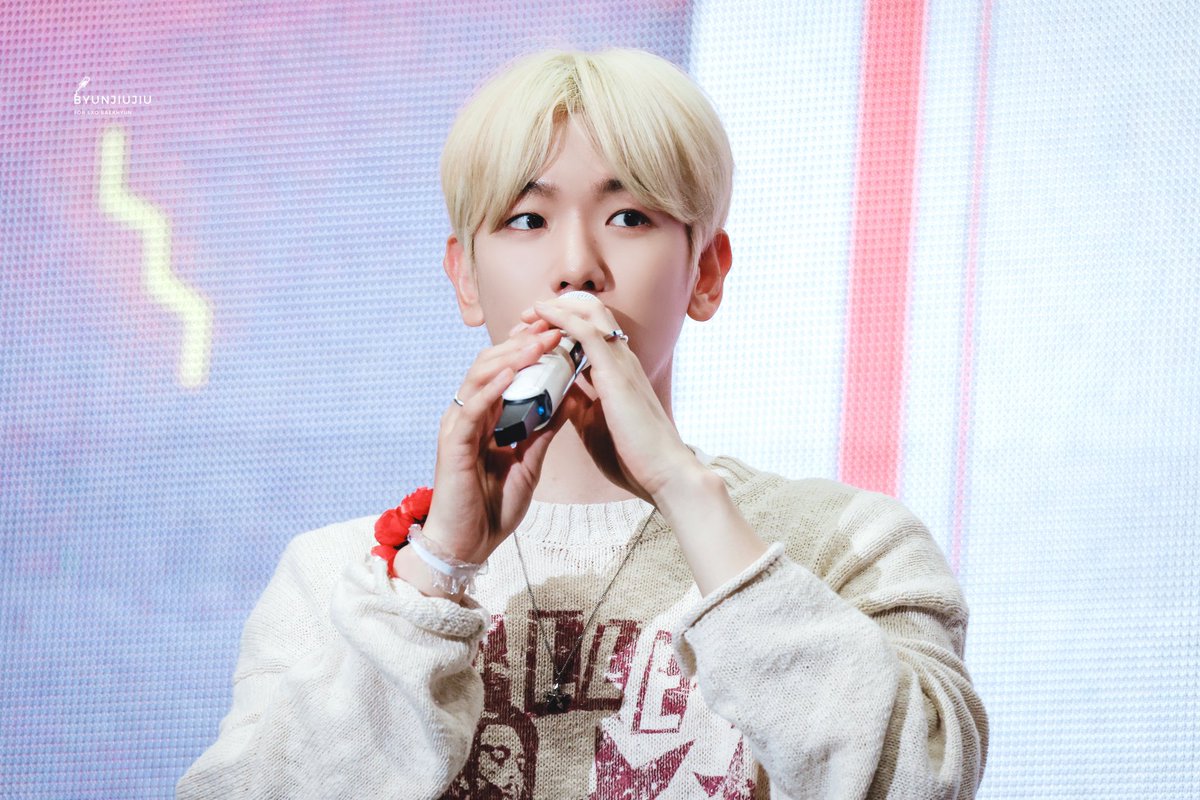 بکهیون دزده.
رسما تمام زیبایی های دنیارو برای خودش برداشته و چیزی برای ما نذاشته.
#Baekhyun 
<a href="/weareoneEXO/">EXO</a> 
<a href="/B_hundred_Hyun/">Baekhyun_EXO</a>