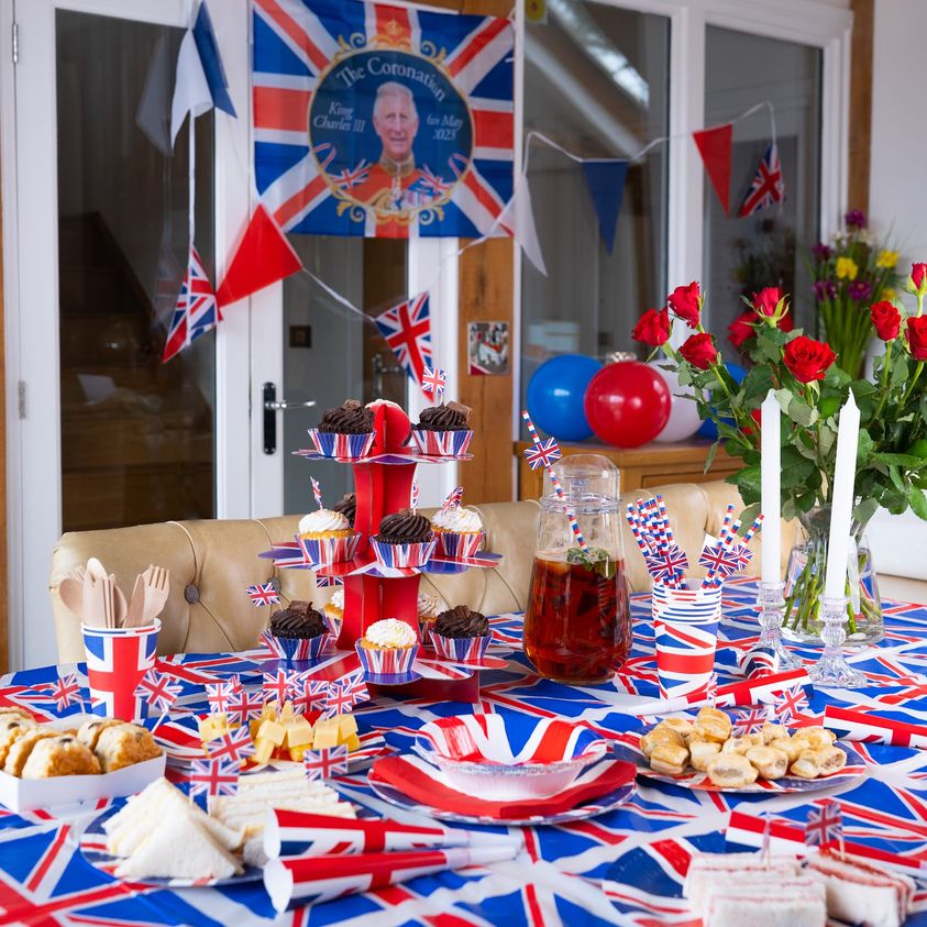 There's still time to pick up a few last minute Coronation party essentials in store at Ryman! 👑
