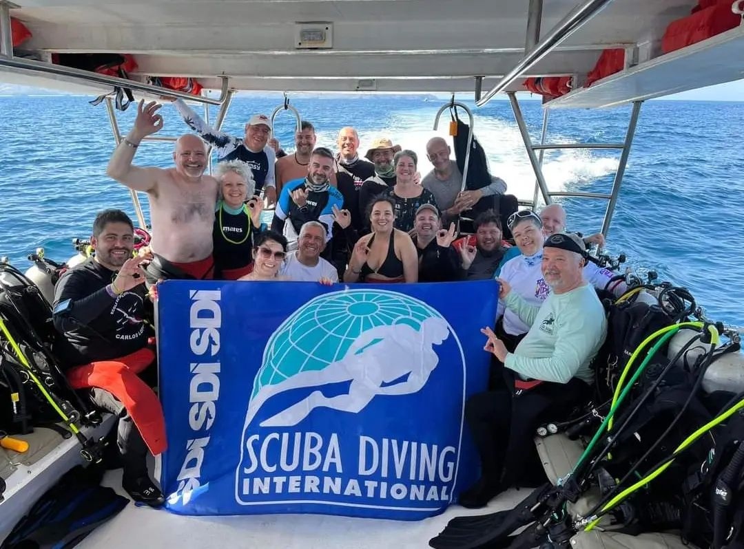 SDIdivers's tweet photo. It's Flag Friday and our divers are waving the SDI flag like they just don't care 🙌🏼🌊 #DiveFlagFriday

📷 @plongeecl - "Costa Rica 2023🤿"

#wearescubadiving #SDIdivers
#plongeeCL #scubatravel #scubaschool #diving #scubadiving https://t.co/gzlVpQHA1O