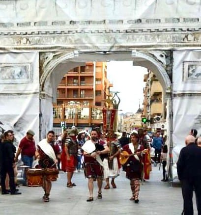 La candidata a la alcaldía por el partido político local MI LINARES, Juana Cruz, apuesta por iniciar los trámites para que las Fiestas Iberoromanas sean declaradas de Interés Turístico Nacional. (1/3)