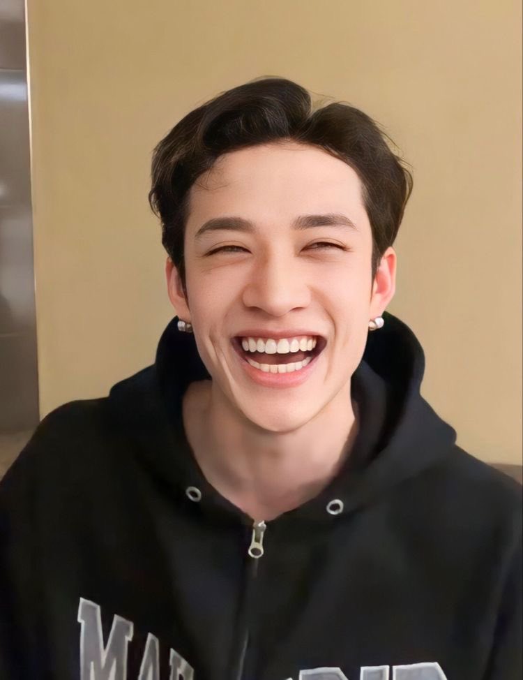 推しの笑顔ってさ、ほんとに信じられないぐらい力持ってるよね。
今日嫌なことあって落ち込んでても、見てるだけで自然とつられて笑顔になるしほんとにすごい︎💕︎︎💕︎
だからずっと笑顔でいて欲しいよォォォ！🤍🤍🤍🤍