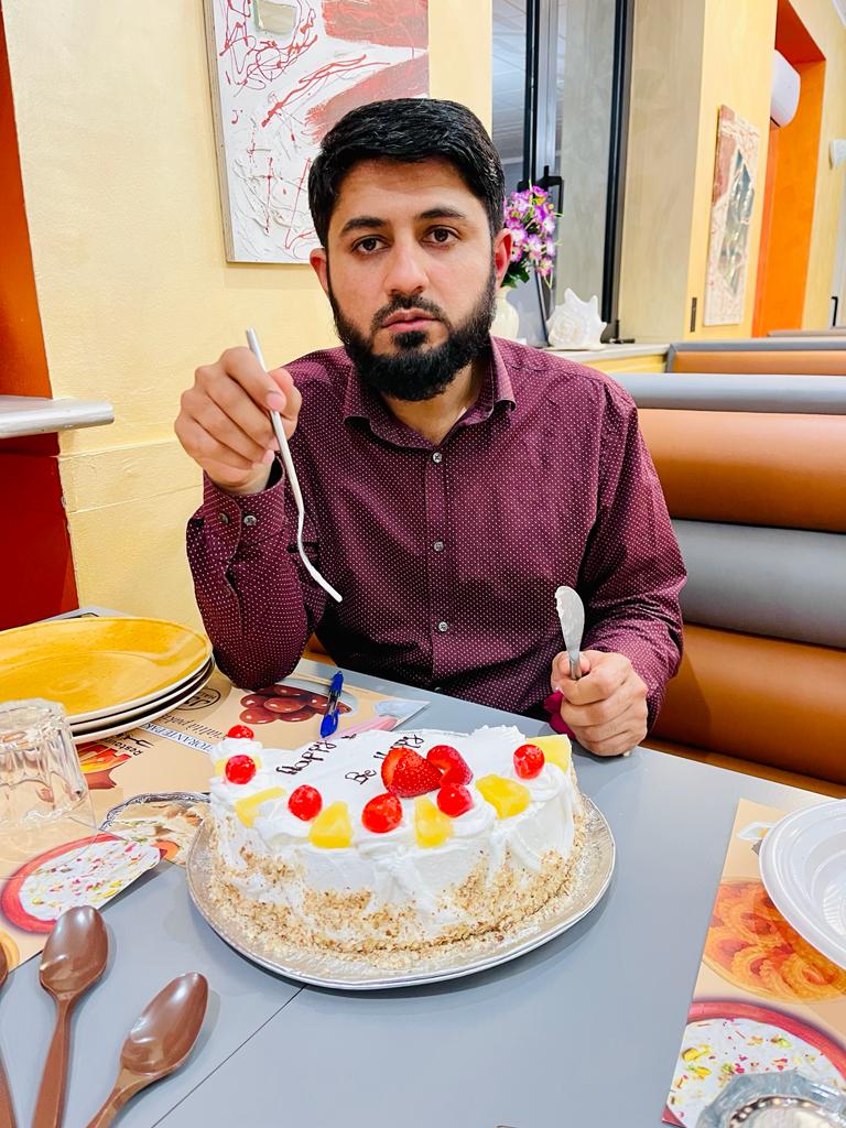 طلب کریں تو یہ آنکھیں بھی ان کو دے دوں میں
مگر  یہ  لوگ  ان  آنکھوں  کے  خواب  مانگتے ہیں
#اردو_شاعری 
#قومی_زبان