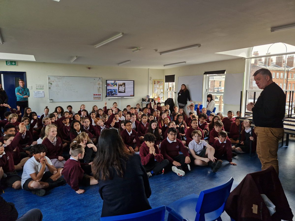 Honoured to be at @LIPAPrimarySch to see the #RealTruthLegacy project delivered yesterday.
Huge thanks to fantastic pupils & teachers including Anne Dunning for her work.
Once again today exemplified the importance of education around Hillsborough on a national curriculum.
#JFT97