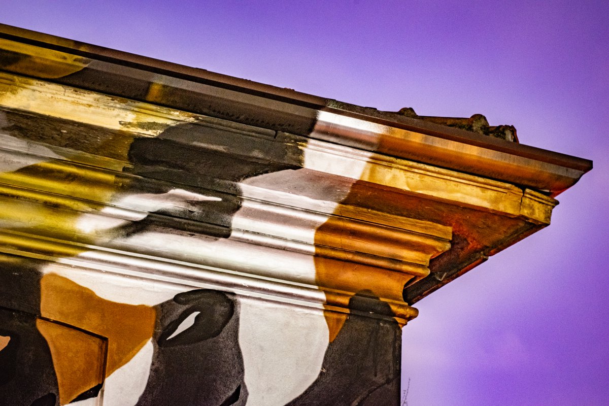 CastellaniMatte's tweet image. Tempio

Erano le vesti
a decorare la tua figura
grave della tua innocenza
ma esiti a spogliarti del tuo amore nel tempio del vento
Perché sai che lassù, tutti planerebbero sull’infinito essere
Così indipendentemente dal senno che tu hai trovato 

#Tempio #Innocenza #Amore #Vesti