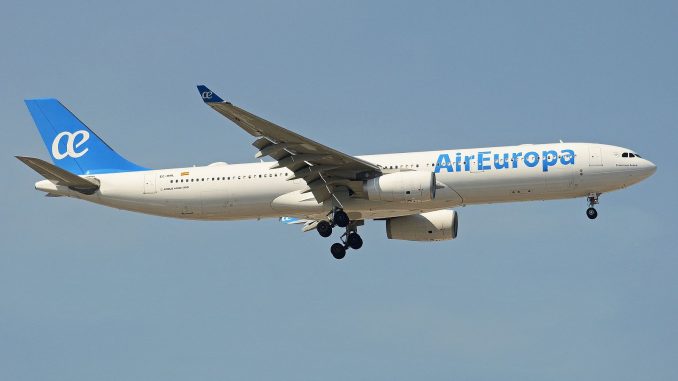 aviaciondigital's tweet photo. 🔴✈️ @sepla_pilotos, #Sitcpla, @USOAereo y #Asetma defienden su derecho a #huelga frente al @mitmagob.
Los #sindicatos han convocado una manifestación para hoy, 5 de mayo a las 10:00, frente al #MinisteriodeTransportes.
👉https://t.co/Ji6T7P8LE7 https://t.co/MckxyESQza