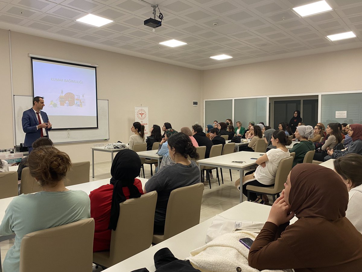 genclerleegitim's tweet photo. Davranışsal Bağımlılık konferansında kumar bağımlılığı ile ilgili eğitim verilerek; öğrencilerimizin kötü alışkanlıklardan “nasıl korunması”gerektiği konusuna değinildi. https://t.co/Jd6K8qUyfV