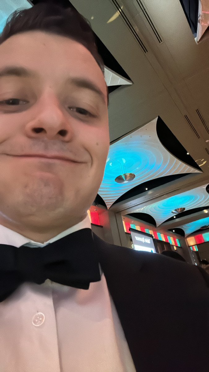 CrownAtrium's tweet photo. trying to hide the fact that my experience here is from 10 years ago https://t.co/9tOIa7EMkM