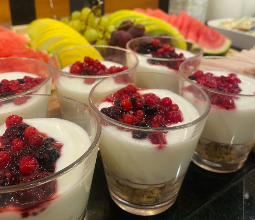 Start the day right with @hiderbyriverlights delicious continental breakfast🥐

Enjoy a wide variety of fruits, cereal, pastries and hot buffet🍳

Breakfast is served Monday - Friday from 6.30am to 10am and 7am to 11am on the weekends!