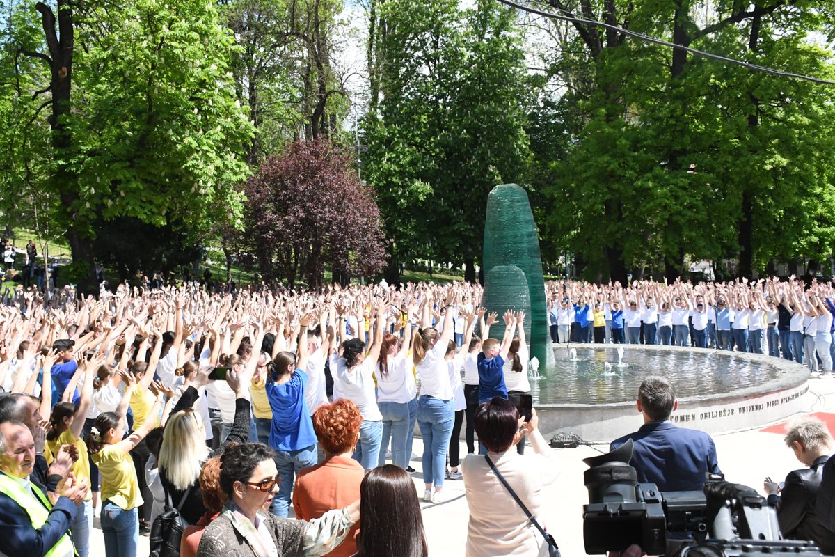 dinostambolic's tweet photo. Pojam empatije, bili i ostali! https://t.co/yF6W9qj1z3