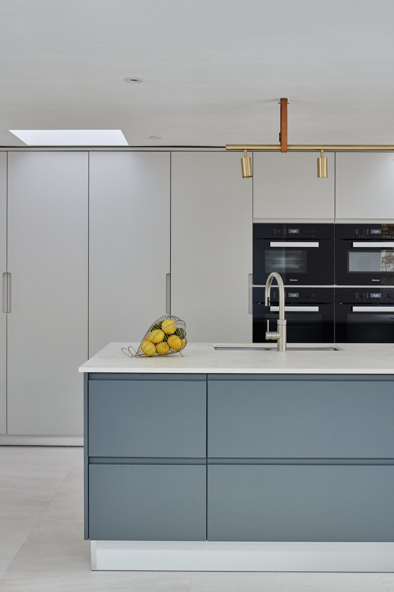 stonehamkitchen's tweet image. This grey #modernkitchen showcases the simplicity of a #handlelesskitchen design using our Flow and Fusion ranges. In keeping with the minimal aesthetic, floor-to-ceiling cabinets were installed along with a huge #kitchenisland.
See the case study here - bit.ly/3V2P71F