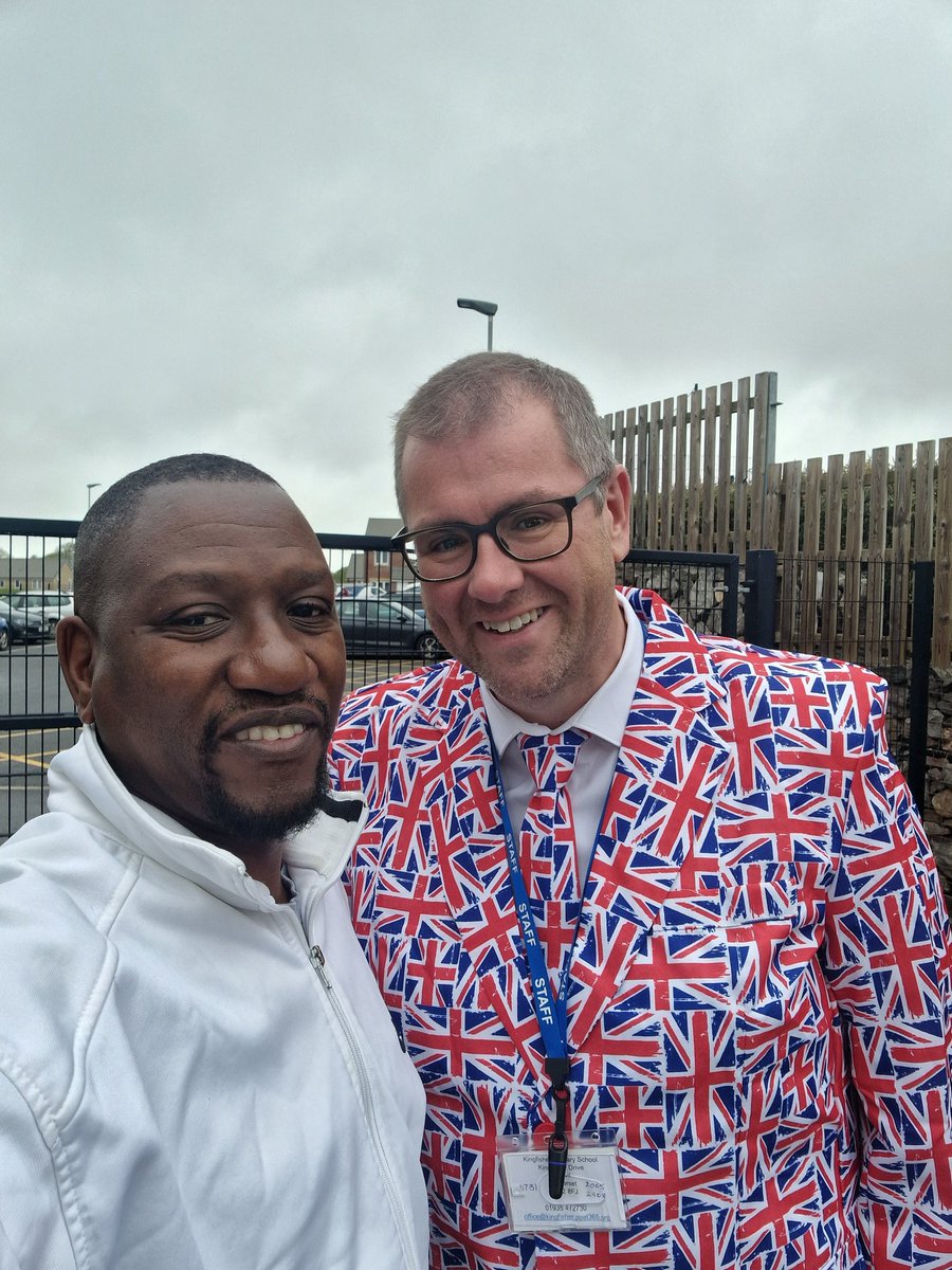 ๐ฅSolomon Lebese ๐๐จ๐ฟโโ๏ธ (@docmilk) on Twitter photo During the school run, I couldn't resist taking a selfie with headteacher <a href="/mister_d_gee/">Mr Dan Glentworth</a> of <a href="/KingfisherYeo/">Kingfisher Primary School</a> What a great leader! Education isn't only about teaching & learning it's also about the experience. #Coronation <a href="/SomersetCouncil/">Somerset Council</a> During the school run, I couldn't resist taking a selfie with headteacher <a href="/mister_d_gee/">Mr Dan Glentworth</a> of <a href="/KingfisherYeo/">Kingfisher Primary School</a> What a great leader! Education isn't only about teaching & learning it's also about the experience. #Coronation <a href="/SomersetCouncil/">Somerset Council</a>