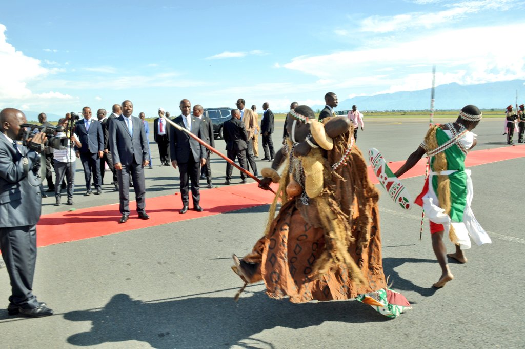 PrimatureRwanda's tweet photo. PM Dr. Ngirente has arrived in Bujumbura, Burundi to attend the 11th Summit on the Regional Oversight Mechanism of the Peace, Security and Cooperation Framework for the DRC and the Great Lakes region. https://t.co/4gRkX2XOzG