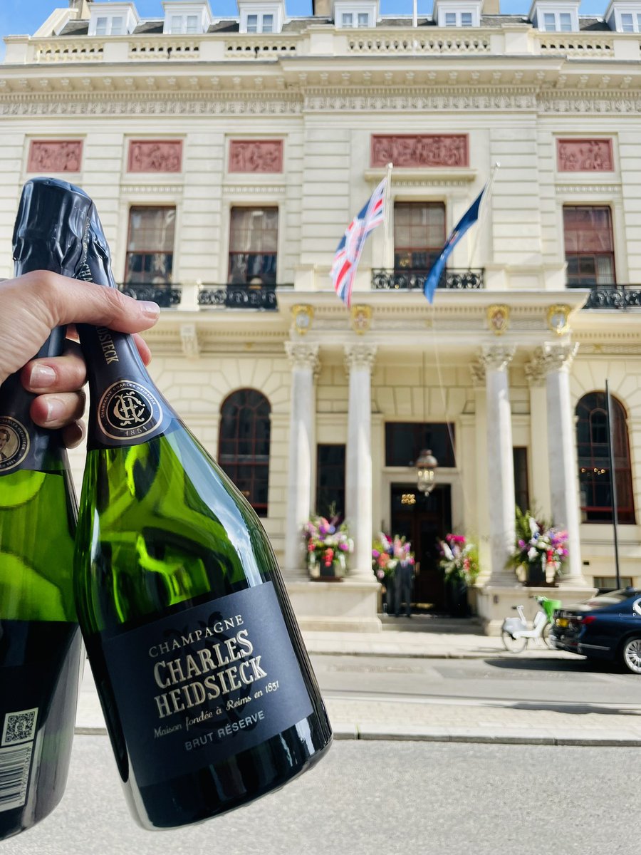 carrie_loves_'s tweet photo. Celebrate the journey @CRUXY_CO 
To Fridays, to great work &amp; to the best team hanging out in St James’s. https://t.co/WtOlvFzXBJ