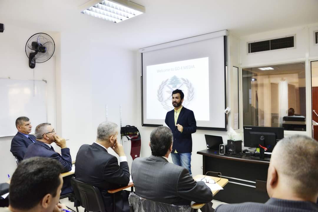 Ameen_media's tweet photo. ذكرى عزيزة على قلبي في 2018  
قدمت دورة تدريبية خاصة عن وسائل التواصل وكيفية التعامل معها للتخفيف من اضرارها بمشاركة من كبار ضباط #الجيش_اللبناني 
في مركز  Go4Media 
#archive2018 
#جيشي_لبناني https://t.co/27eufVmEKx