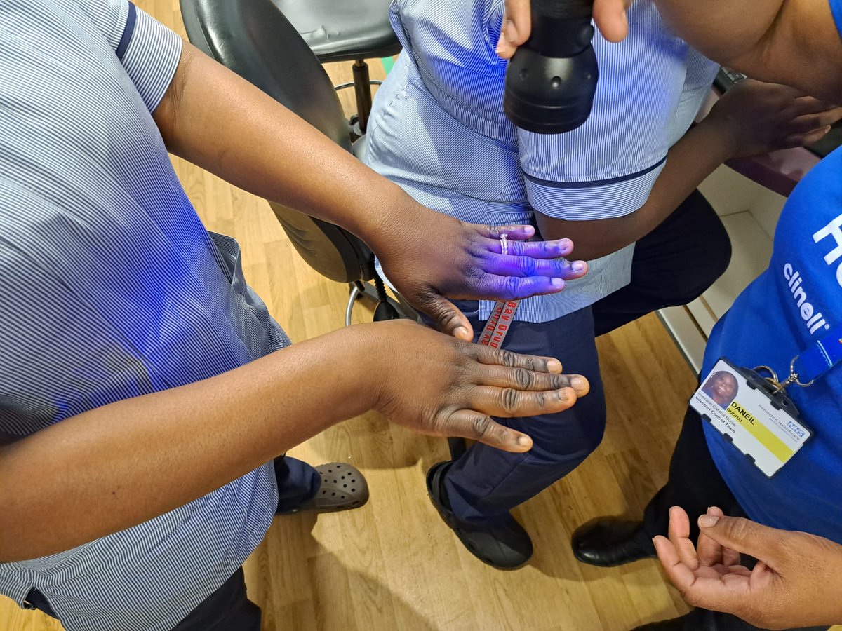 Our esteemed IPCN colleague @DaneilBudhai using the glowgerm to show staff their #HandHygiene compliance.