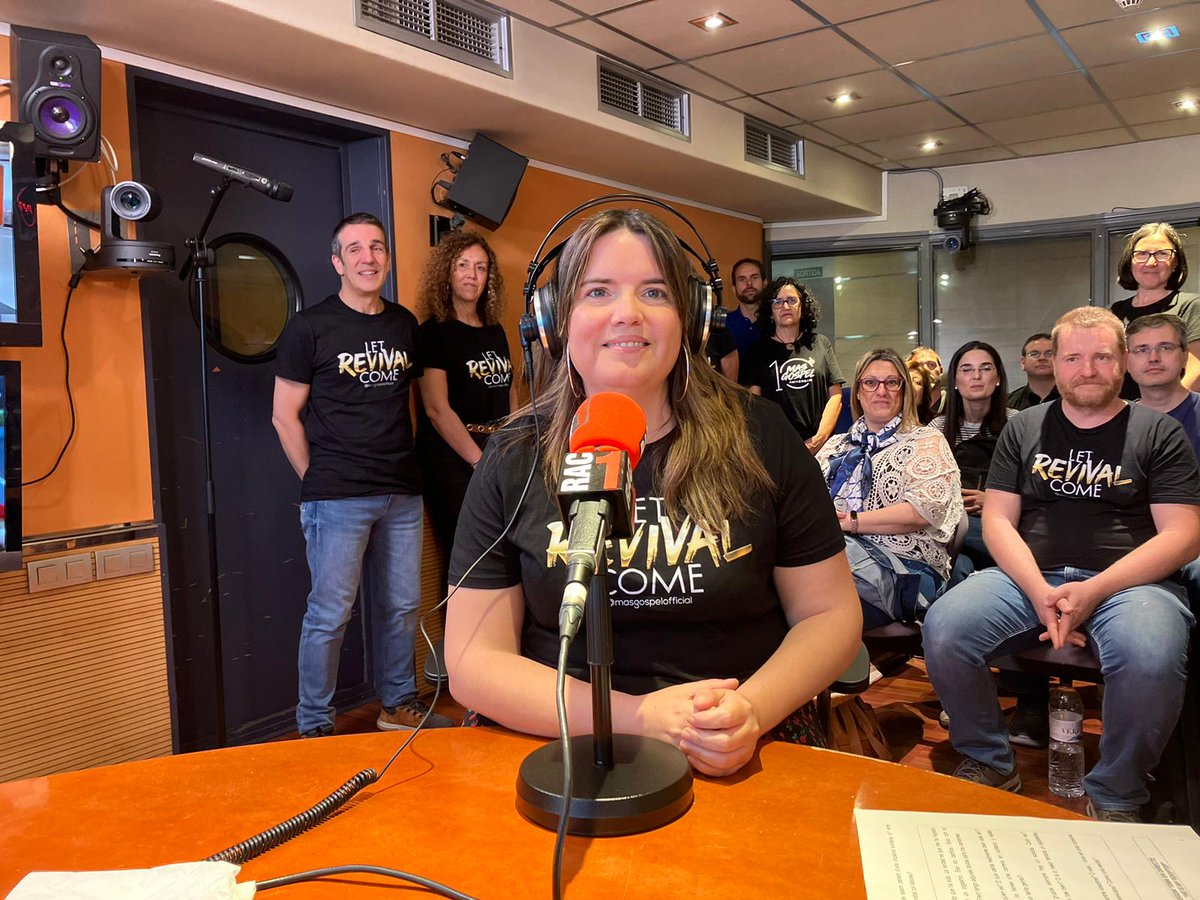 versiorac1's tweet photo. 🎶Fa una estona hem viscut una actuació sorpresa del cor MAS GOSPEL, del Guinardó de Barcelona. 
Entre les intèrprets hi ha la nostra companya @Miriamdiazmunoz https://t.co/ZoQgXaXkZX