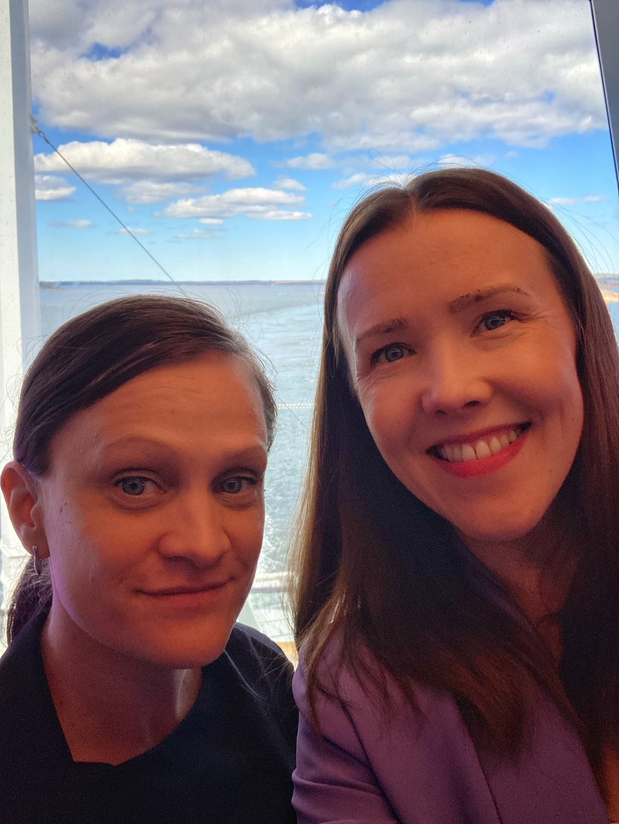 MeeriMattila's tweet photo. Super kollegan @eevaroilas kanssa etsimässä yhteisiä ratkaisuja @VarhaHyvinvoint avoterveydenhuollon uusiin tuuliin. Ja mikäs sen parempi ympäristö kuin Airiston aallot! @vikingline_fi https://t.co/W4FtaunJg4