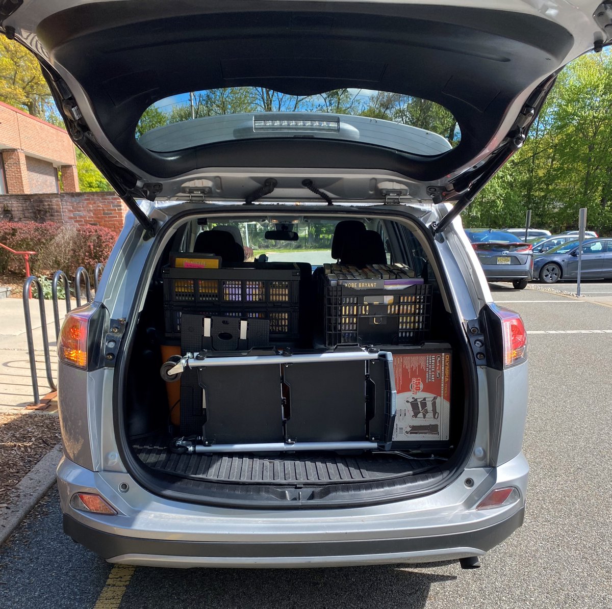 ParsippanyLib's tweet image. Yep, this is what it looks like #behindthescenes around here for our pop-up libraries! #bts #popuplibraries #popuplibrary #parlib #parsippanylibrary
