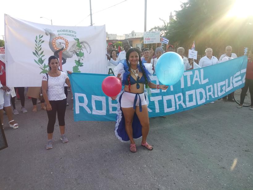 YTapiaValido's tweet photo. A la Patria,a la Salud, a la Vida, manos y corazón! Los trabajadores del #HospitalMoron festejando su día @dpsCiego #CubaPorLaVida #LatirAvileño #1Mayo #Cuba https://t.co/iw298gjaAe