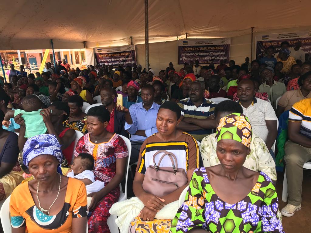 Kuri iki gicamunsi mu murenge wa <a href="/SectorJuru/">Umurenge wa Juru - Akarere ka Bugesera</a>, Abaturage, Abajyanama, inzego z'umutekano n'abandi bari mu gikorwa cyo gutangiza ukwezi k'Umujyanama insanganyamatsiko igira iti: "Uruhare rw'Inama Njyanama n'umuturage mu kwesa #imihigo". ni ukwezi kuzasozwa tariki 31 Gicurasi 2023