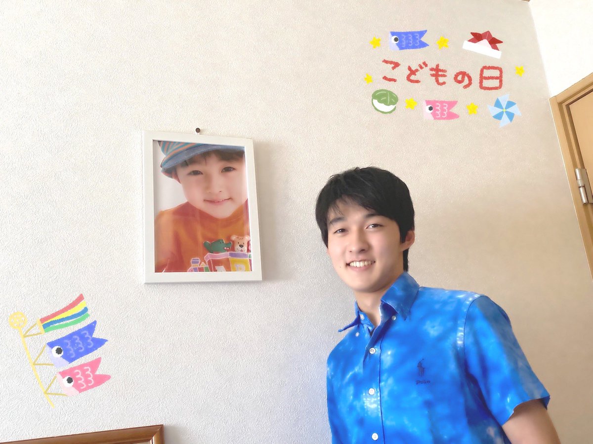 Candy20Little10's tweet photo. 今日はこどもの日なので、相棒たちも記念写真。
顔の大きさが違いすぎる😂
僕も5歳頃の自分と並んでみました😁
#こどもの日　#端午の節句　
#昔の自分　#ゴールデンレトリバー　
#アメリカンコッカー https://t.co/2y4HRBOYZe