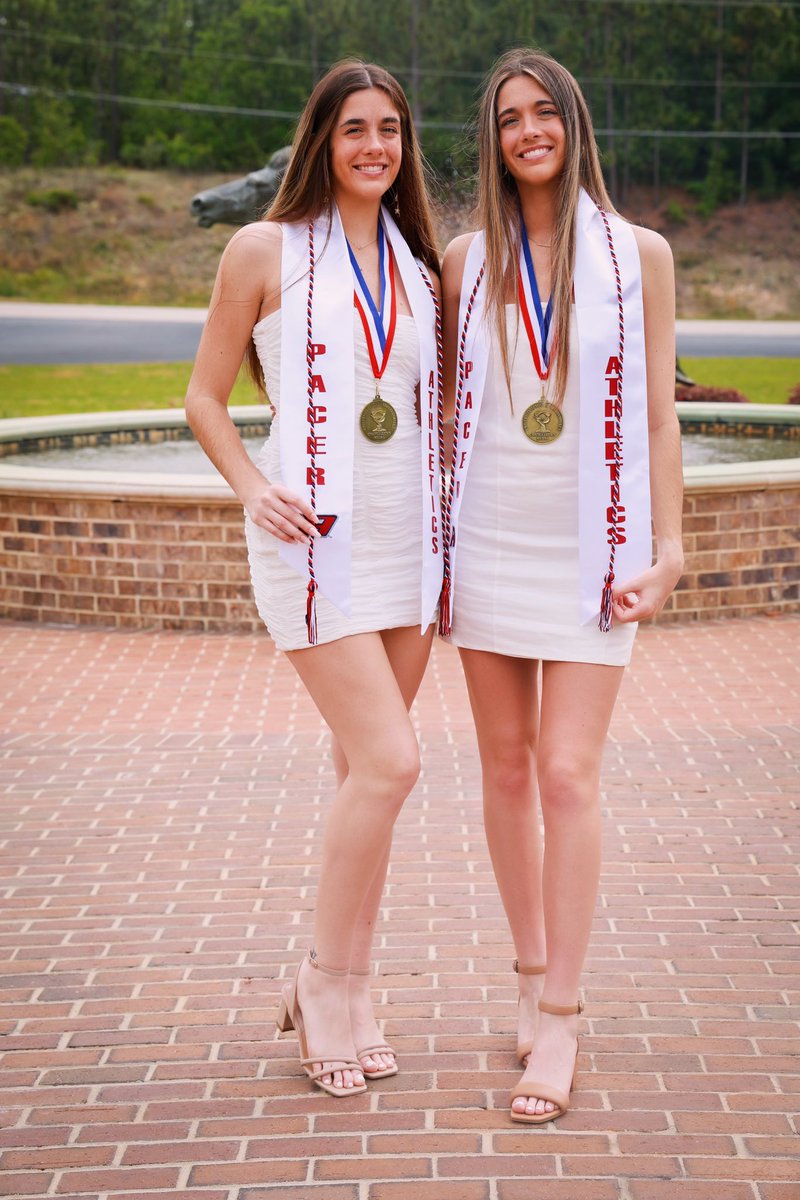 wcsBHSLdyBruins's tweet photo. Congratulations to @emilytrushel and @DelaneyTrushel for graduating from USC Aiken! https://t.co/Z3lP9uDEaX