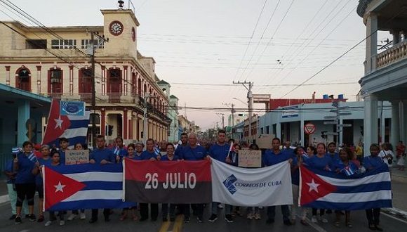 Hoy se desfila en las plazas y calles principales de Cuba, y por supuesto Pinar del Río no está exento de ello. Viva el Día Internacional de los Trabajadores.
#1deMayo 
#ManosYCorazón