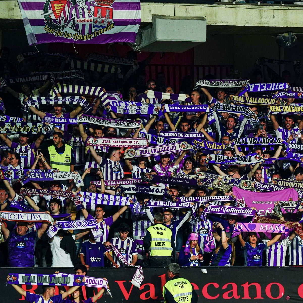 Gracias por acompañarnos siempre, #PucelaFans 🙌
Tenemos que estar más 𝑼𝑵𝑰𝑫𝑶𝑺 que nunca para conseguir el objetivo.
#RayoRealValladolid