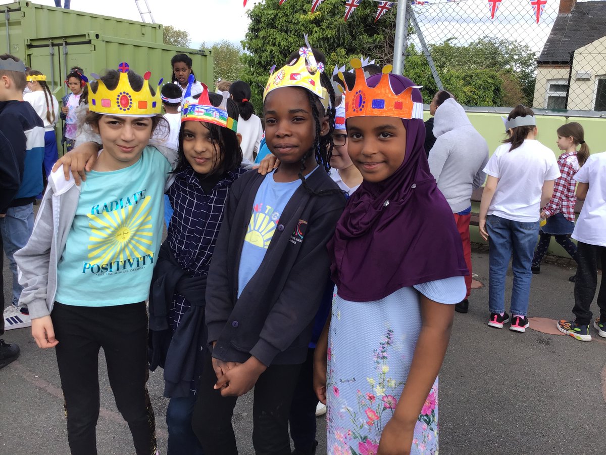 InglehurstJun's tweet photo. #IJSYear4 celebrating the coronation in style! 👑🇬🇧👑 https://t.co/TlWUlsTooJ