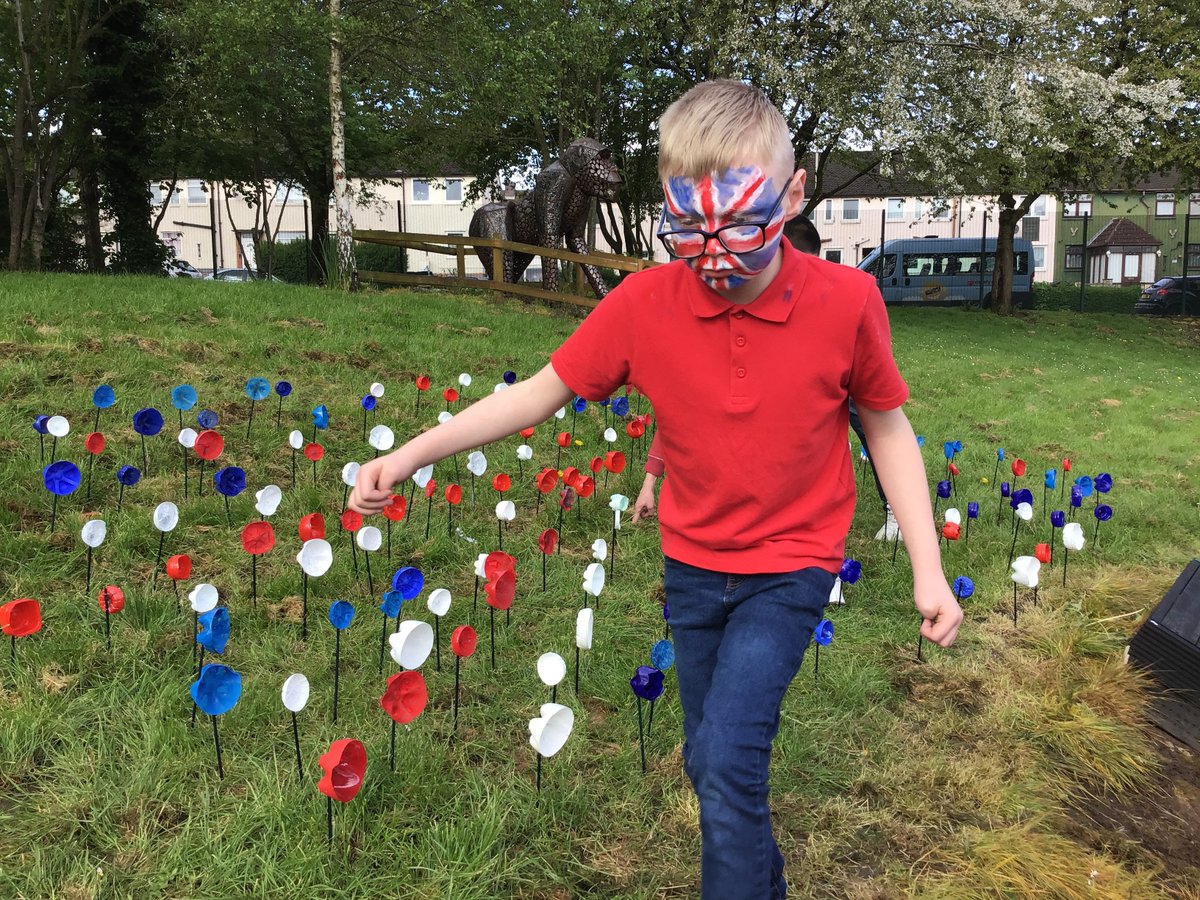 InglehurstJun's tweet photo. #IJSYear4 celebrating the coronation in style! 👑🇬🇧👑 https://t.co/TlWUlsTooJ