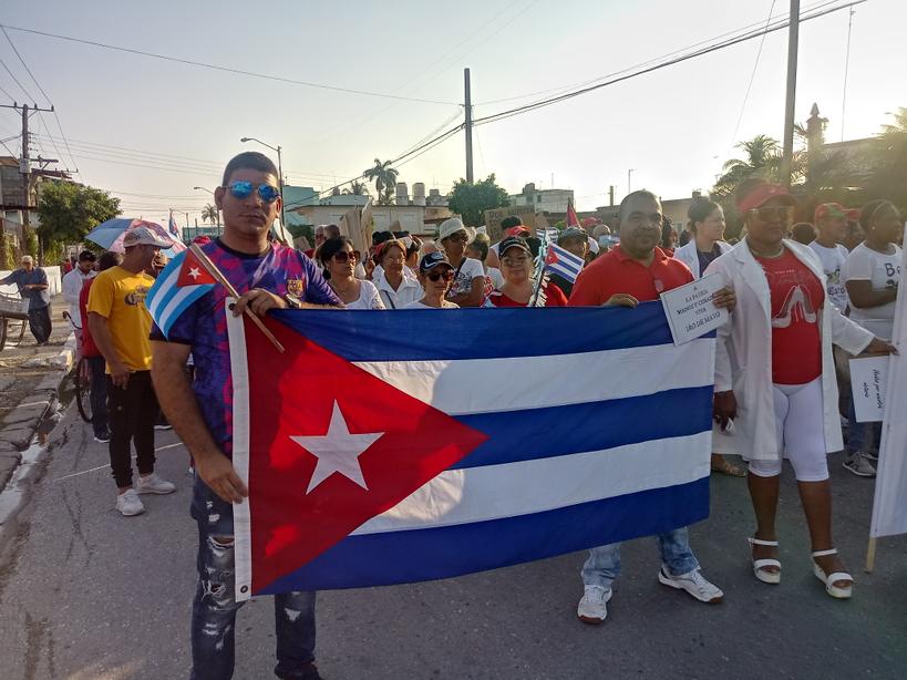 YTapiaValido's tweet photo. A la Patria,a la Salud, a la Vida, manos y corazón! Los trabajadores del #HospitalMoron festejando su día @dpsCiego #CubaPorLaVida #LatirAvileño #1Mayo #Cuba https://t.co/iw298gjaAe