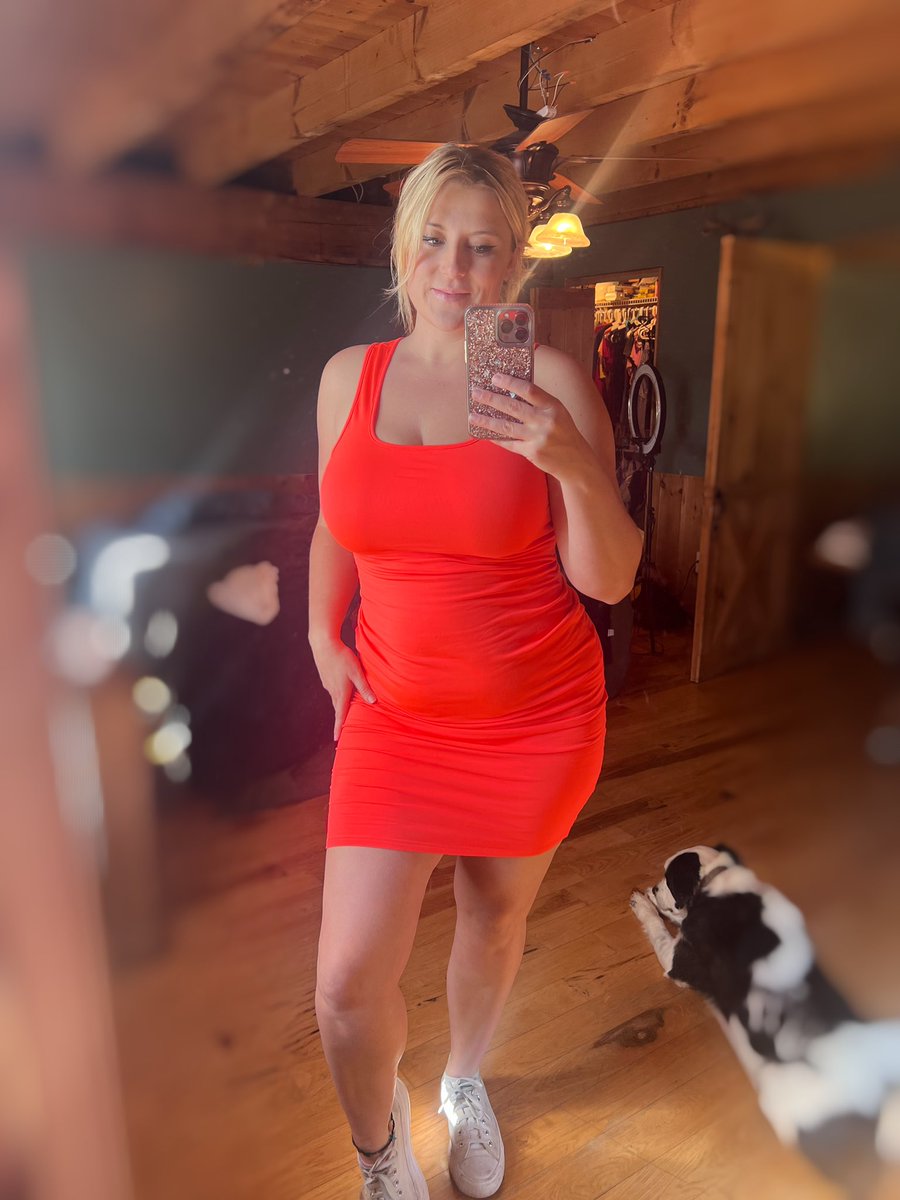 lovelylilydd's tweet photo. Retweet if you think a dress like this should only be worn without panties https://t.co/sa5lEv7AL2