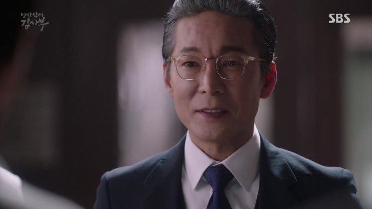 도윤완...
꼴 보기 싫었지만
생각해보면 돌담엔 몇번 안왔던 놈....
또렷한 딕션으로 본인이 할 말 다 전달하던 놈..
김사부랑 과거 서사 확실히 있던 놈....
돌아와 당신이야 말로 낭닥에 어울리는 악역입니다