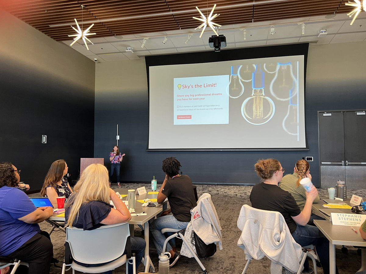 Cirzy_EdTech's tweet image. So excited to collaborate with our librarians today! #cfbDLTeamLibrarians