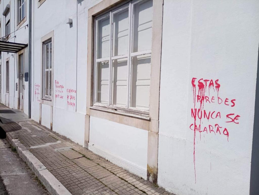 lapoderiofem's tweet photo. ✍️LA CORRALA | Estas últimas semanas han sido particularmente intensas, pero el debate sobre las relaciones abusivas de poder y el acoso sexual en la Academia lleva bastante tiempo. https://t.co/MmDvGaG0IE