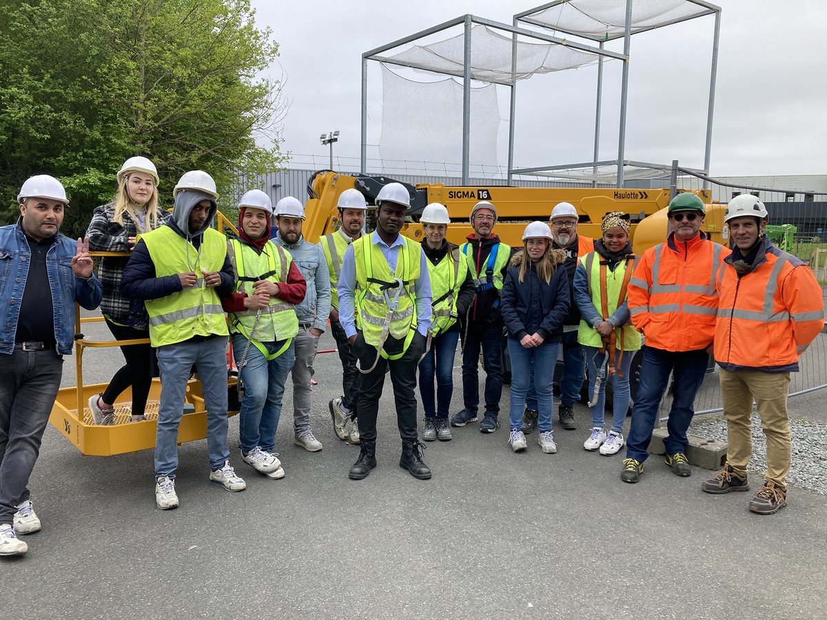 AToutMetier's tweet photo. Nous avons relancé la formation CACES Nacelles PEMP.
Notre promotion @AToutMetier 2023 a été très studieuse : 11 peintres ont validé leur certificat professionnel ! 

#icibarth #christophebechu #lafederationei #leseipdl #ChantierEcole #angers_aldev #RSE #association #ESS #angers https://t.co/A1kg5Ikyfk