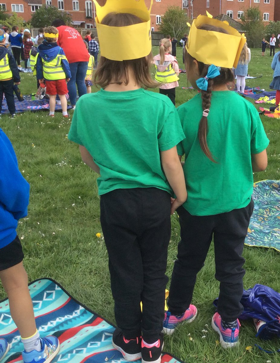 SPMVElm's tweet photo. 🤴We had a fantastic time celebrating the kings coronation with the whole of Somers Park! The cakes were yummy too! Thank you FOSP 🤴 https://t.co/hT0CPNnqlR