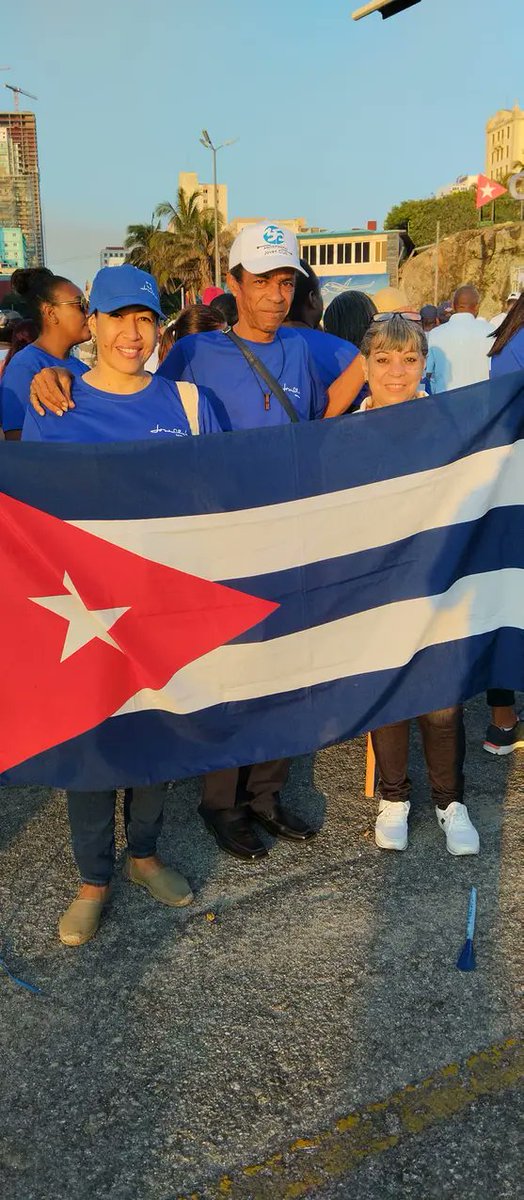 Hoy los trabajadores junto  al pueblo  en  desfile por toda  #Cuba desfile por el Día de los trabajadores ' A la Patria Manos y Corazón' los trabajadores #JovenClubCuba presente  a esta convocatoria.
Región Norte