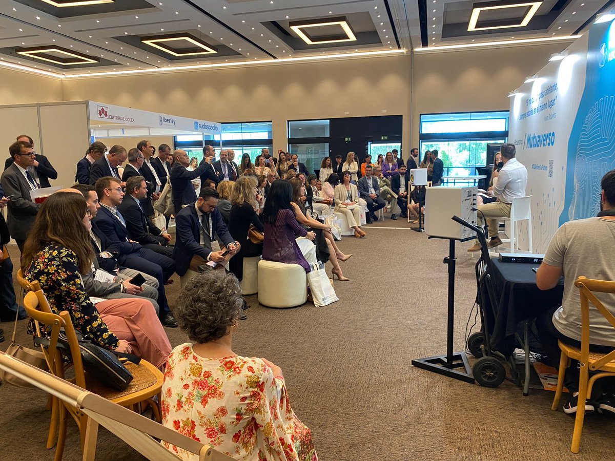 Orgullosa de tener en el equipo de marketing de @MutuaAbogacia a un experto en innovación como <a href="/alvarofaina/">Alvaro Faiña</a>. En una conversación con @andreamendiola_ y enmarcado en “los encuentros Mutuaverso”, hemos aprendido sobre las posibilidades que ofrece ChatGPT.

CongresoNacionalAbogacia