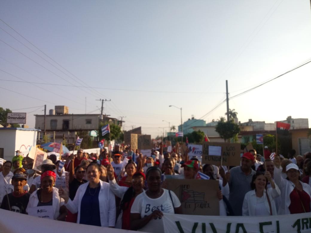 YTapiaValido's tweet photo. A la Patria,a la Salud, a la Vida, manos y corazón! Los trabajadores del #HospitalMoron festejando su día @dpsCiego #CubaPorLaVida #LatirAvileño #1Mayo #Cuba https://t.co/iw298gjaAe
