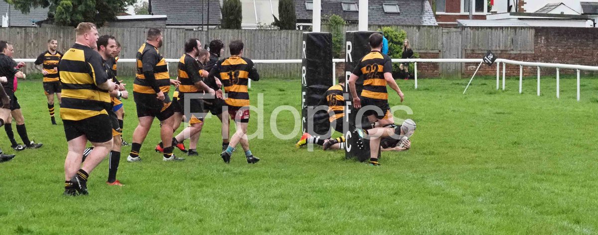 ianfido's tweet photo. @RhiwbinaRFC @thebunsrfc @KearGareth Images from the Rhiwbina 2s v The Buns 2s are at this link https://t.co/U6Dmyvidvv Thanks to both sides for an entertaining evening, despite the rain! #squizzers #LBBA #RugbyCommunity https://t.co/T2FjWOUzgi