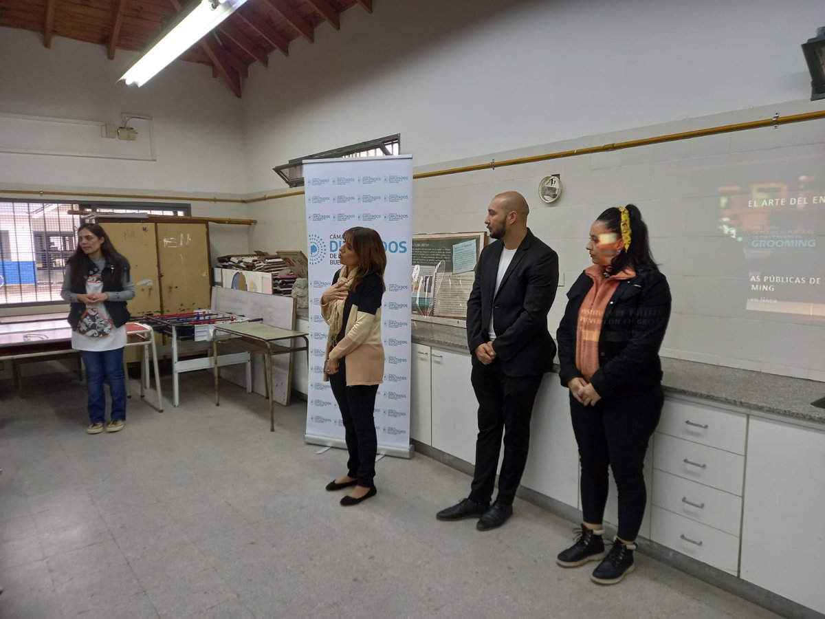GroomingHCD's tweet photo. Charla de Prevención de Grooming en Tigre
@Leangalletti @Mama_en_linea @GloriaZingoni 
#FRENEMOSELGROOMING https://t.co/7HWHbiTkyg