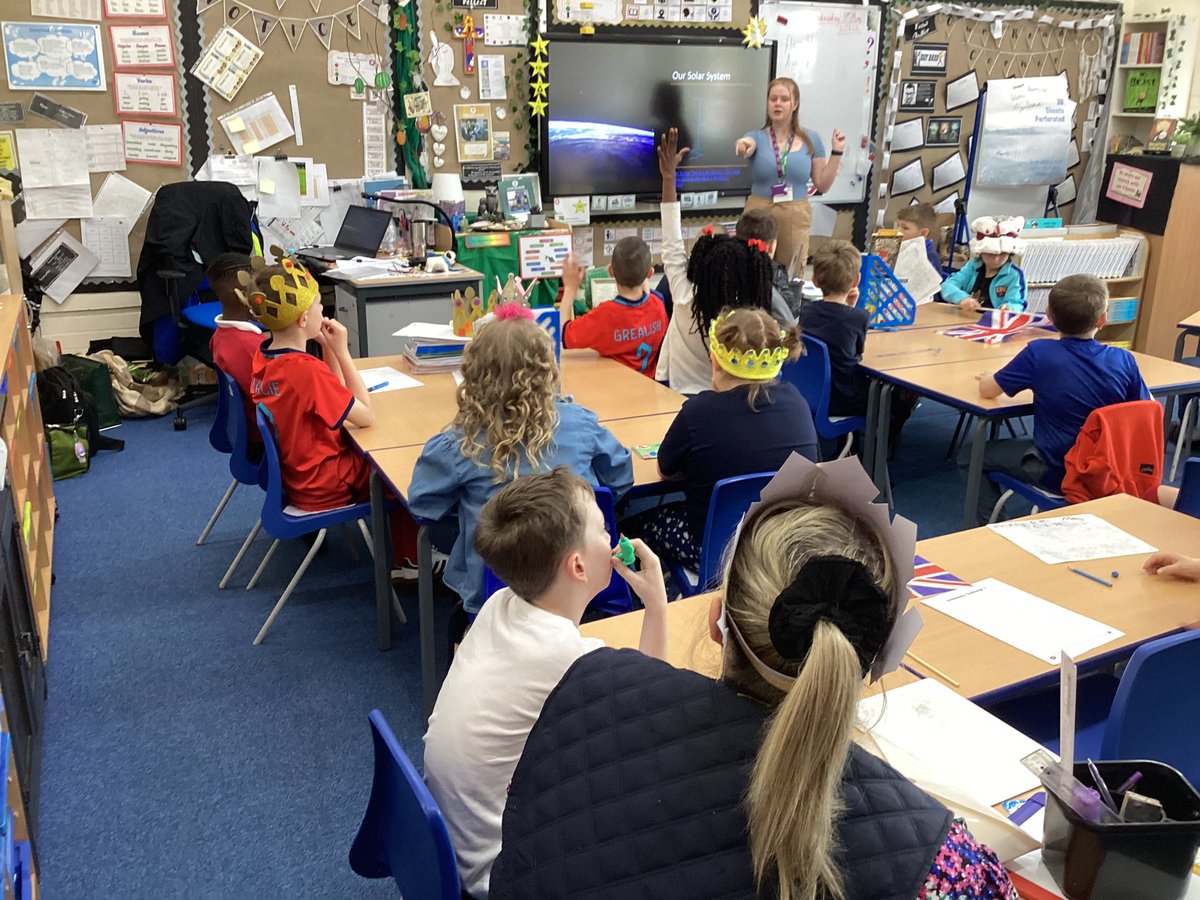MrsBattersby1's tweet photo. Year 3 had a follow up visit from Edge Hill. They enjoyed working collaboratively as they discovered more about space. https://t.co/7ZSgYaRiG2