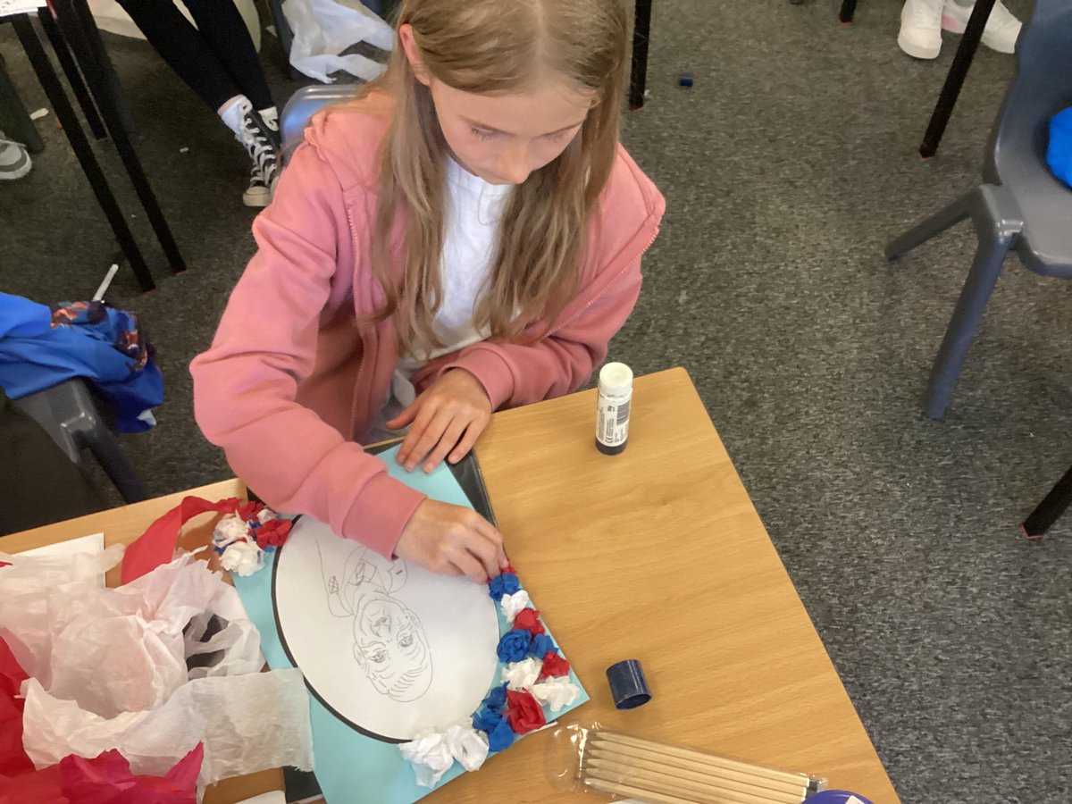 Turves_GreenPS's tweet photo. As part of the coronation celebrations, Year 5 decided to #drawstuffrealeasy with @shoorayner’s videos and create a collection of framed portraits of King Charles III. @ExcelsiorMAT #primaryart #KingCharlesCoronation #KingCharlesIII @BirminghamEdu https://t.co/29JKSVJ8Cs