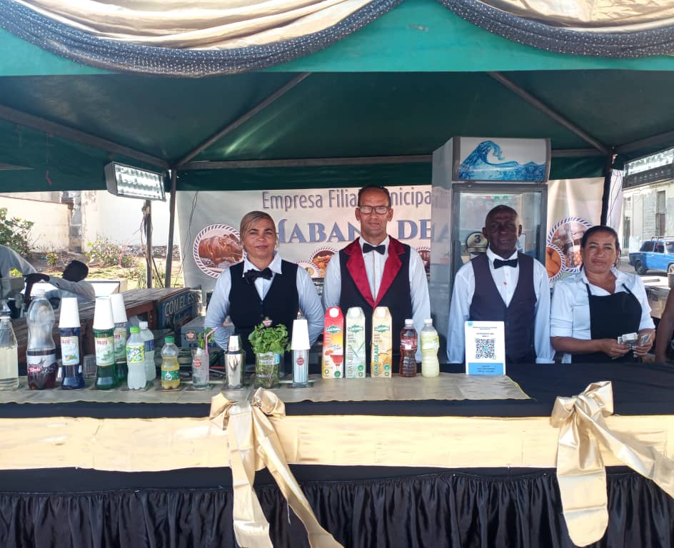 ComercioHE's tweet photo. Feria en Malecón https://t.co/7ZZVzabugQ